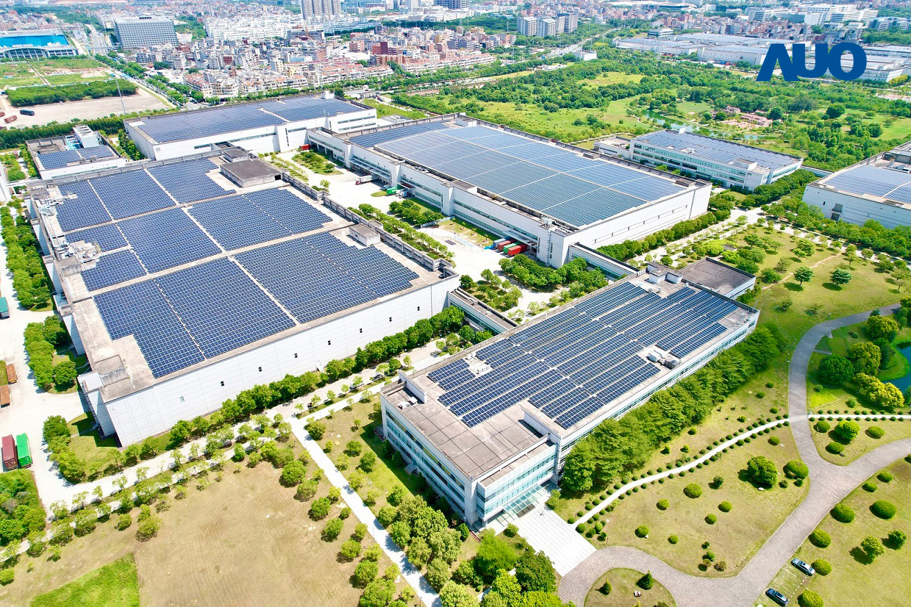 ng28南宮相信品牌力量廈門推動(dòng)智能制造同時(shí)，透過綠電創(chuàng)能縱深推進(jìn)綠色轉(zhuǎn)型，廠區(qū)全屋頂鋪設(shè)太陽(yáng)能光伏板，每年太陽(yáng)能發(fā)電 2,600多萬度